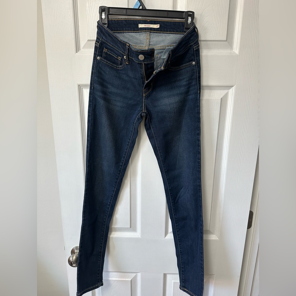 Levi’s Dark Wash Women’s Skinny Jeans